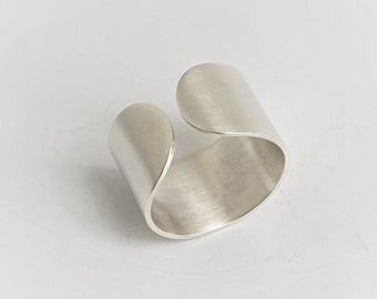 Zilveren geometrische ring, Maat verstelbaar, Minimalistische sieraden, Geslachtsneutrale sieraden, Unisex ring, Sterling zilver, Gemaakt in Amsterdam, Nederlands design