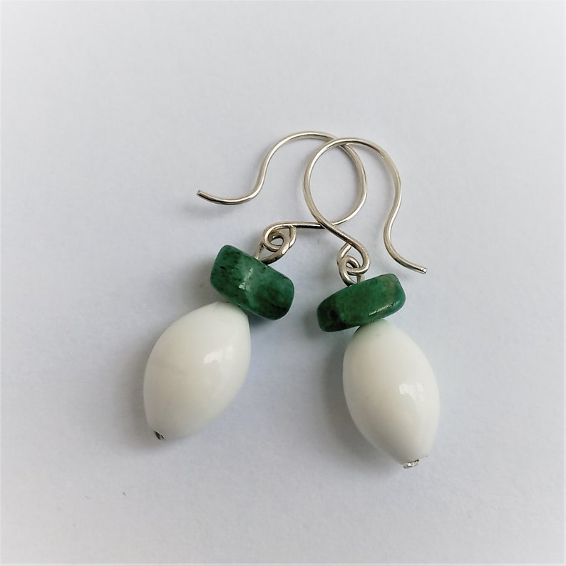 Boucles d'oreilles avec porcelaine et agate verte,Argent et agate,Bijoux en porcelaine,Genre neutre,Cadeau unique,Cadeau spécial pour un être cher/une mère image 1