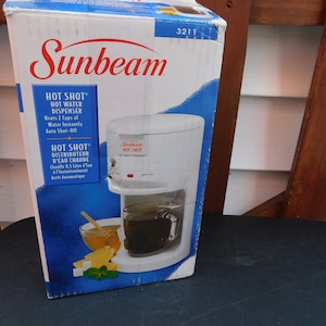 Vintage Sunbeam Hot Shot White 16oz Hot Water Dispenser Compact