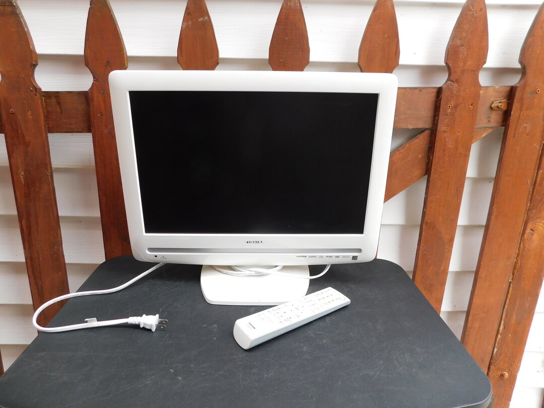 Toshiba 19LV506 19 TV DVD Player Combo Hdmi Vga PC Gaming Monitor W