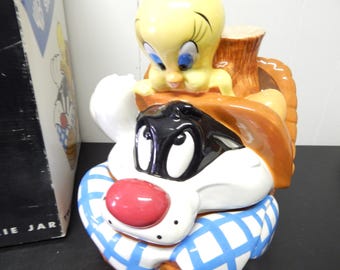 1999 Looney Tunes Tweety Sylvester Picnic Basket Cookie Jar Warner