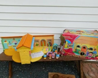 Dora the Explorer Pop Up Talking Doll House w/Original Box & Figures w/Box WORKS