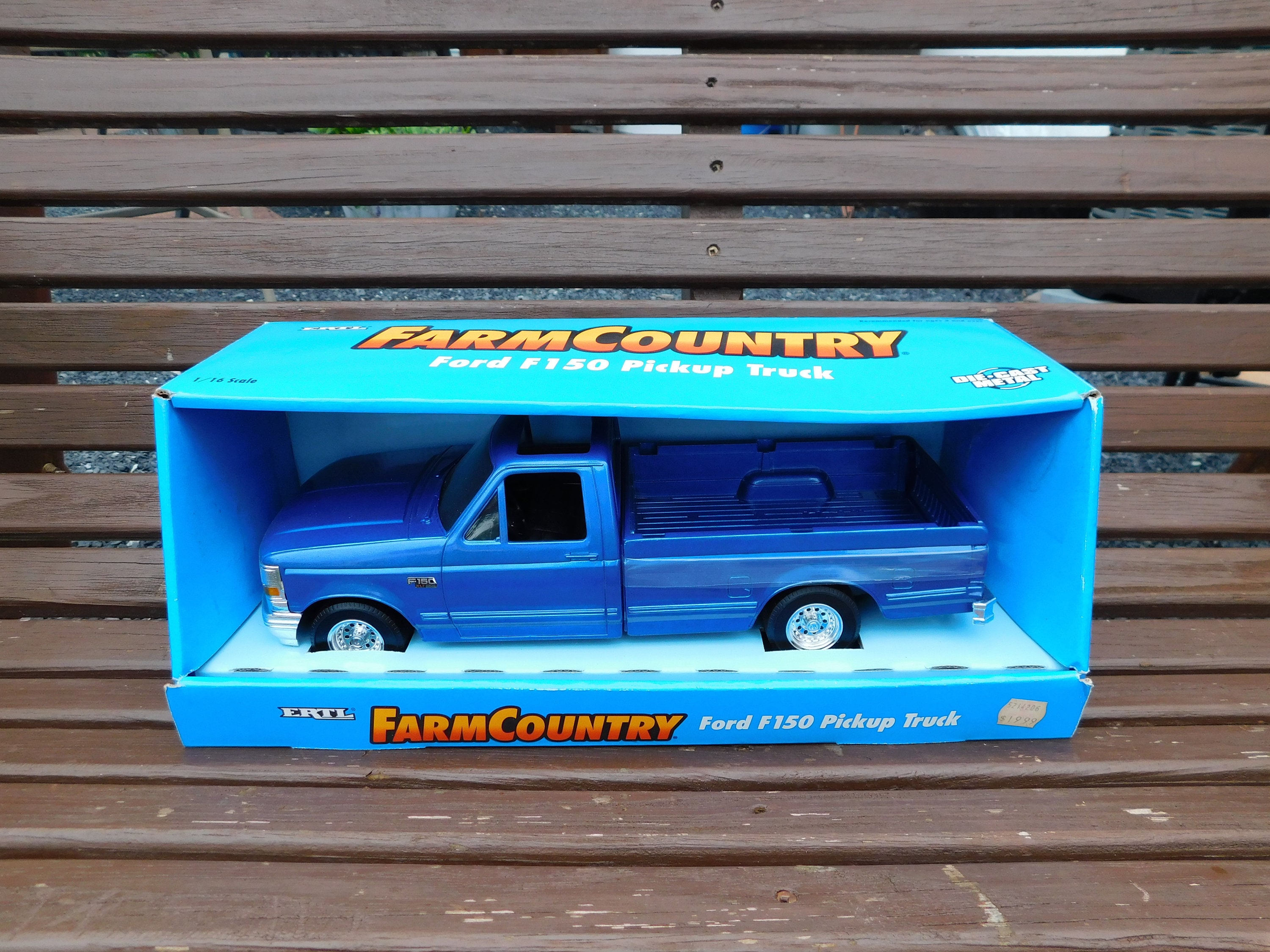 Ertl Farm Country Ford F150 Pickup Truck , 1/16 scale