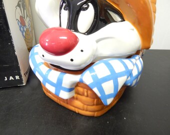 1999 Looney Tunes Tweety Sylvester Picnic Basket Cookie Jar Warner