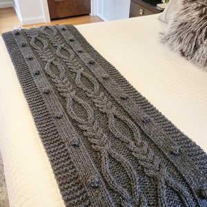 BED RUNNER KNITTING pattern, easy cable knit pattern, chunky knitted gift, bettlaufer, pie de cama, chemin de lit, handmade bed scarf
