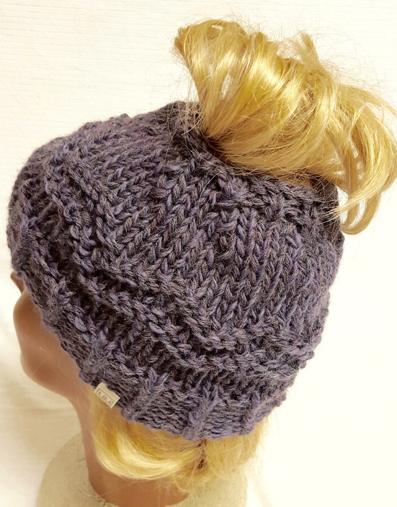 CHUNKY PONYTAIL HAT Pattern, beginner quick knit messy bun beanie, knitted gift/ pickleball hat, bun hat, top knot cap, weekend knit image 3