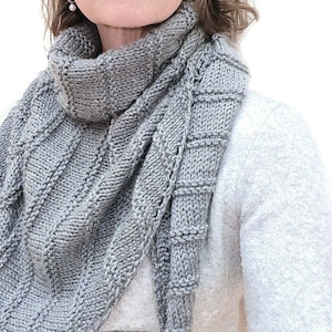 KNIT SHAWL PATTERN, easy knit gift, easy beginner triangle scarf, dk weight yarn shawl, one skein wrap, prayer shawl, weekend project