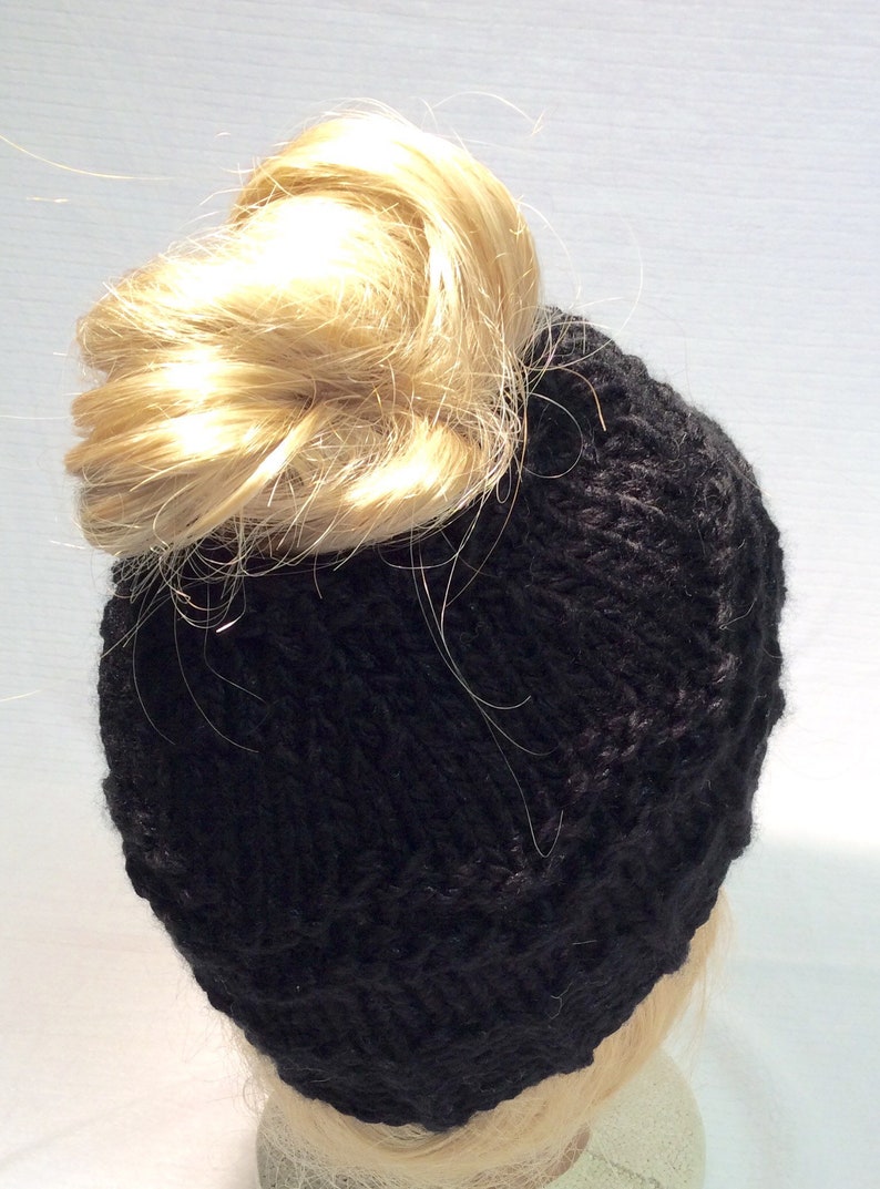 CHUNKY PONYTAIL HAT Pattern, beginner quick knit messy bun beanie, knitted gift/ pickleball hat, bun hat, top knot cap, weekend knit image 6