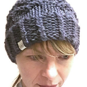 CHUNKY PONYTAIL HAT Pattern, beginner quick knit messy bun beanie, knitted gift/ pickleball hat, bun hat, top knot cap, weekend knit image 2