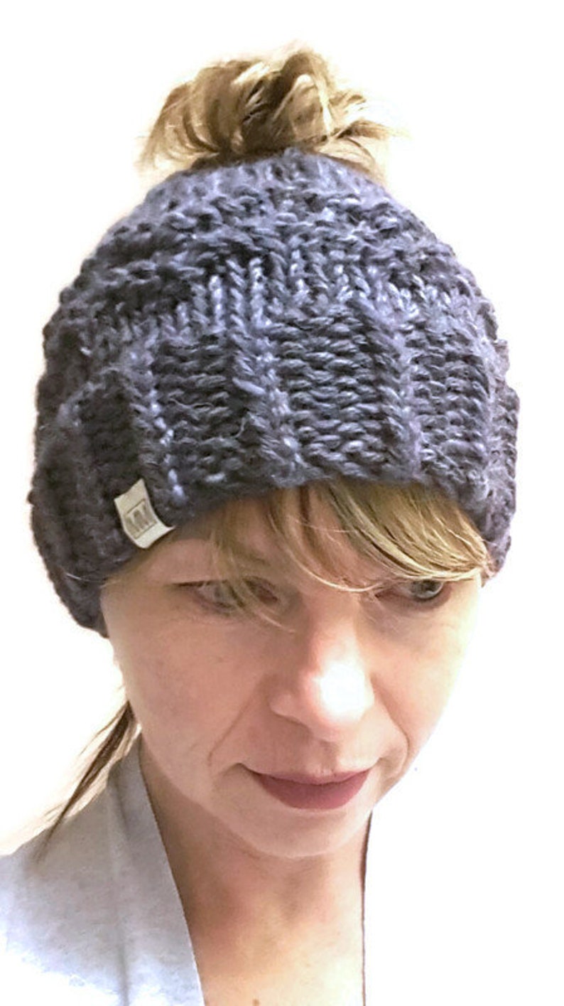 CHUNKY PONYTAIL HAT Pattern, beginner quick knit messy bun beanie, knitted gift/ pickleball hat, bun hat, top knot cap, weekend knit image 2