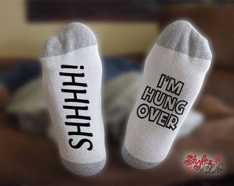 Shhh soy calcetines de hambre, calcetines borrachos, calcetines de cerveza divertidos, regalo para él, regalo para ella