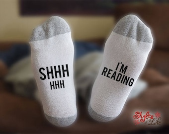Shhh Estoy leyendo calcetines, regalo amante del libro, regalo para él, regalo para ella, calcetines divertidos
