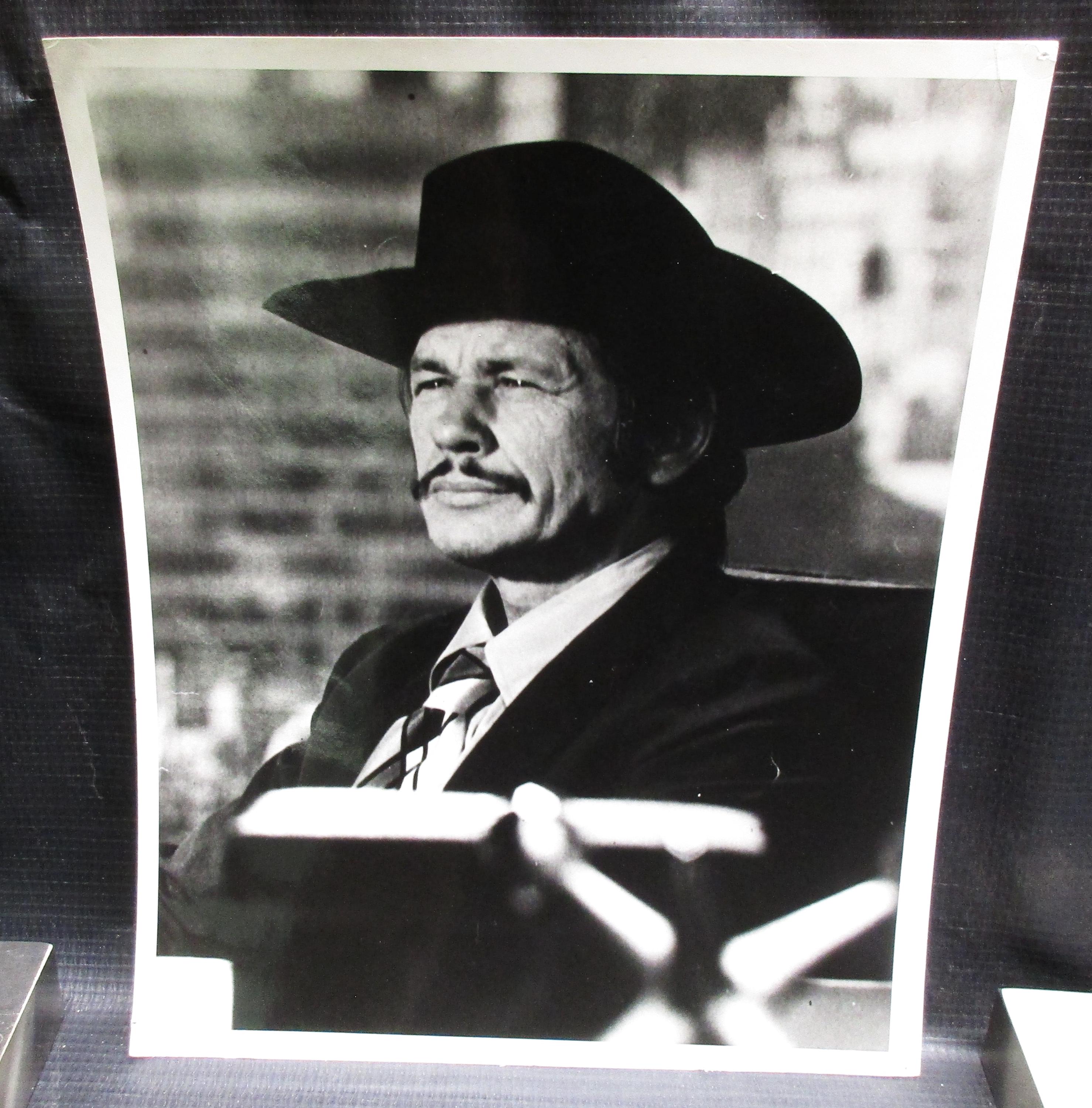 No.4081)  Charles Bronson, Movie: “Death Wish” Promo Photos 8x10 Glossy Photo, this photograph is more than 40 years old. plus 2