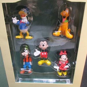 No.3547) Disney 5 piece Christmas Ornaments Goofy Mickey Donald Minnie and Pluto, mint condition, in original box