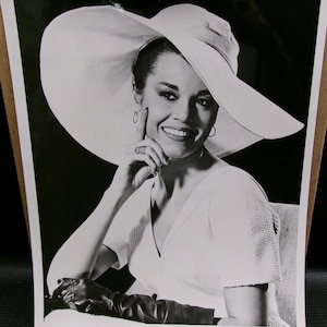 No.4122)  Jane Fonda glossy 8x10 Photograph. Really Great Shape