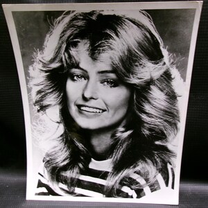No.4120)  Farrah Fawcett glossy 8x10 Photograph. Really Great Shape