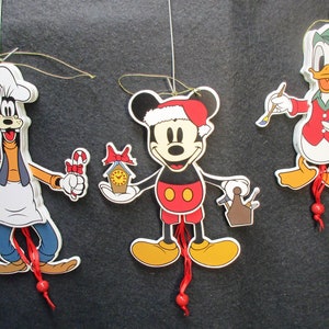 No.3544) Disney Pull String Ornaments made of wood Goofy Mickey and Donald, mint condition, in original box.
