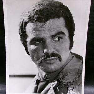No.4110)  Burt Reynolds glossy 8x10 Photograph. Really Great Shape
