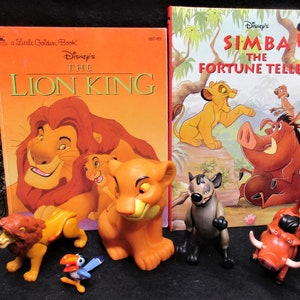No.3716) Disney Lion King hard cover 2 books and 5 Toys from the story, toys are used Book is F to V Fine Condition
