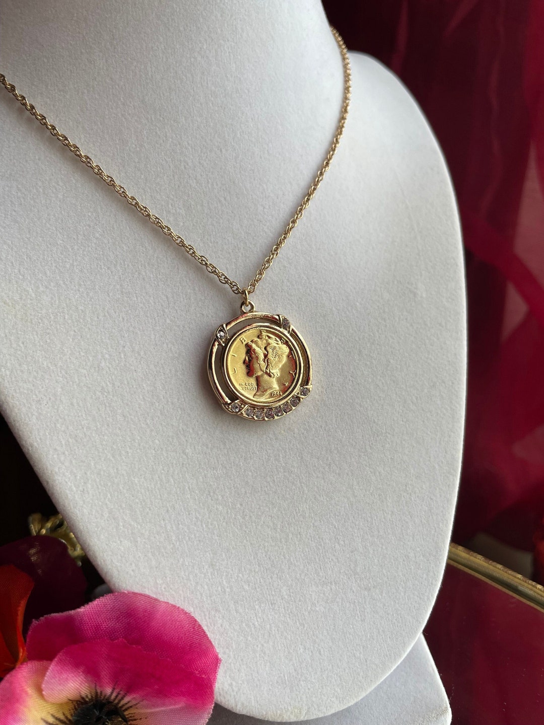 Lovely Vintage 18k Gold Plate Silver Dime Pendant Necklace / Vintage