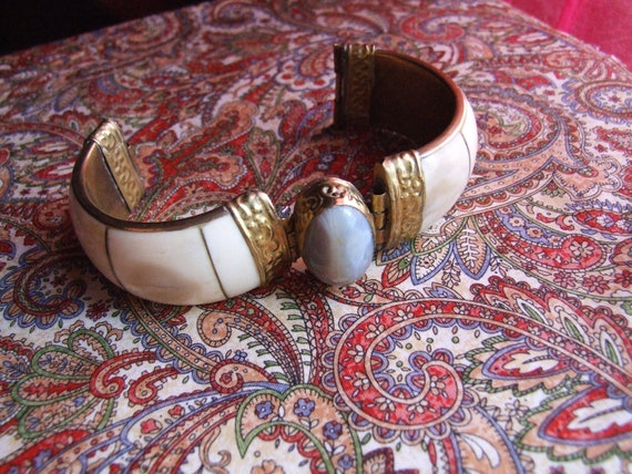 Vintage 80's Tribal Bone and Agate Brass Bangle B… - image 2