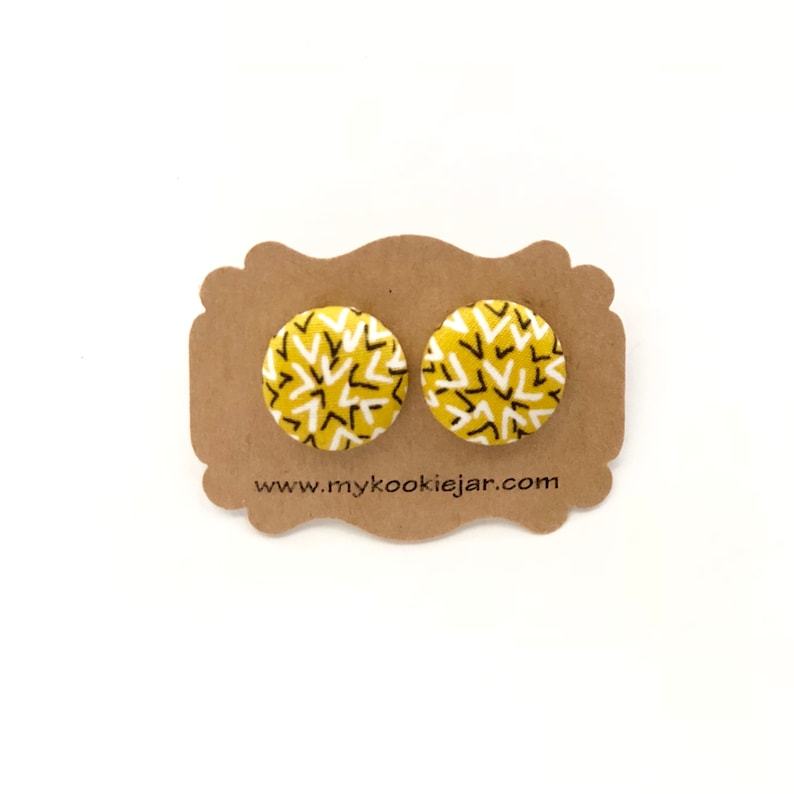 Mosterd geel zwart wit abstracte stof bedekt button oorbellen, nikkel-vrij, Statement Oorbellen, Handgemaakte Gift Idea, Geel Zwarte Studs afbeelding 1