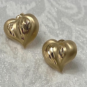 14K Solid Yellow Gold Diamond Cut Design Heart Pierced Stud Earrings Fine Jewelry Studs