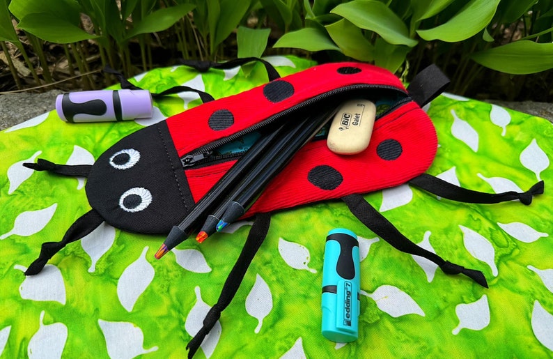 15x25 cm 6x10 inch Pencil Case Ladybug ITH Bild 8