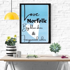 Love Norfolk Art download pdf, Love Norfolk, großer blauer Himmel und Fahrgeschäfte, perfektes Geschenk für Norfolk-Liebhaber, sieht in jedem Raum gut aus