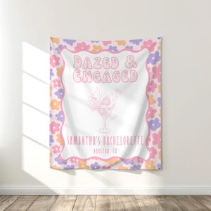 PRINTED Dazed und Engagierte Junggesellinnenparty Tapisserie | Kundenspezifisches Retro 70er Jahre Thema Banner für Bachelorette | Disco Party Kulisse | PF16A