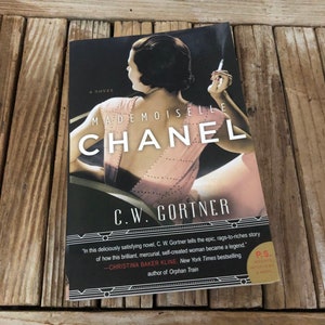 The Little Book of Chanel by Emma Baxter-Wright, Hardcover