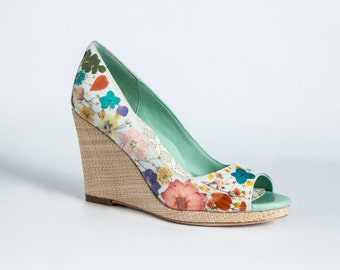 Modern Floral:Patent pending real pressed flower shoes.Every single pair is uniquely made.Leather insole,outsole and lining;Poron Foam