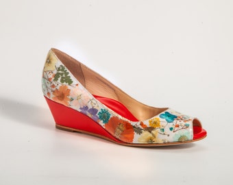 Floral Leistung: Zum Patent angemeldete Schuhe mit echten gepressten Blumen. Jedes einzelne Paar ist einzigartig gemacht. Innensohle: Leder, Sohle und Futter; Poron Schaum