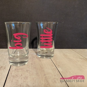 Big Little *Juego de 2* vasos de chupito o flautas de champán - Hermanas de la hermandad de mujeres prometen la sucesión de la semana urgente - Idea de regalo de Navidad grabado con láser
