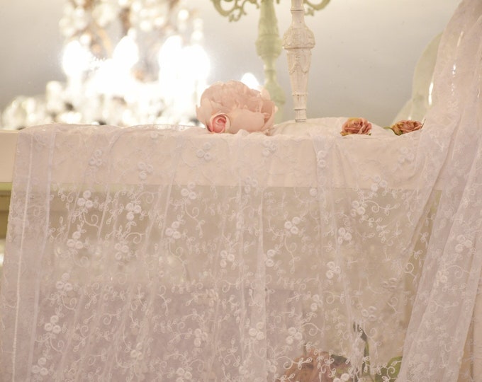 Antique 20th century lace “rosebud”