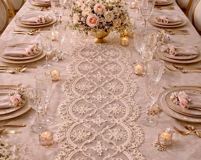 Rebrodè lace runner with small roses and light gold threads