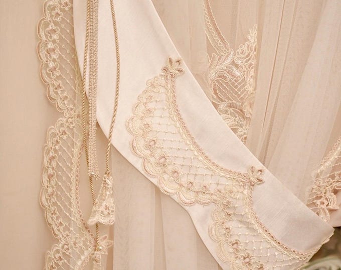 Ambers for curtains in Pearl White silk and decorated lace