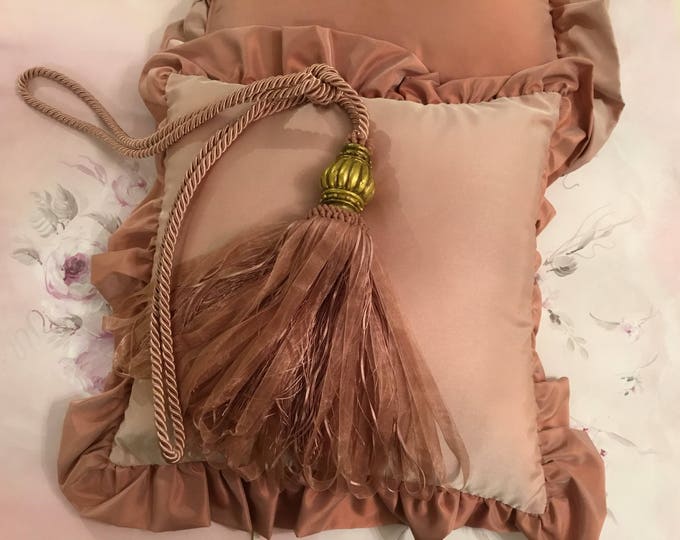 Antique pink curtain tieback/embrace "Lilly"