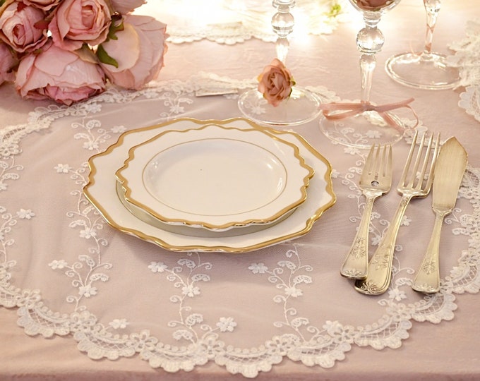 Set of 6 “Sissy” embroidered tulle doilies