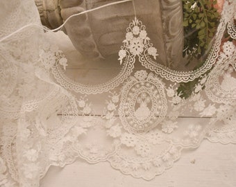 Dentelle de coton blanc italienne élégante et raffinée « Madame »