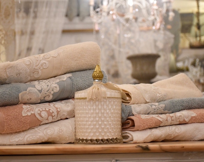 Towel set in terry cloth and fine lace "Trancio di fiori"