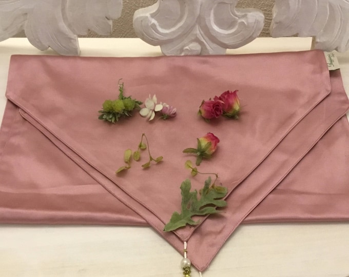 antique pink table runner