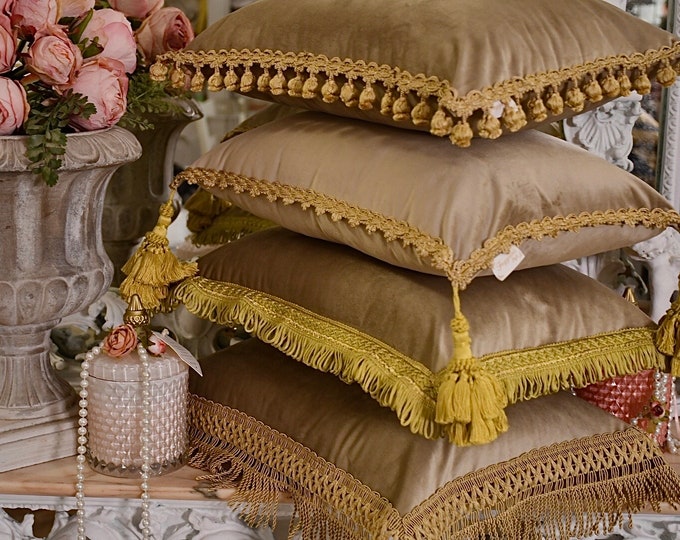 “Duchessa” collection cushion in fine bronze velvet and antique gold trimmings