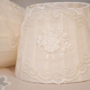 Romantic lampshade in silk and ivory lace image 5