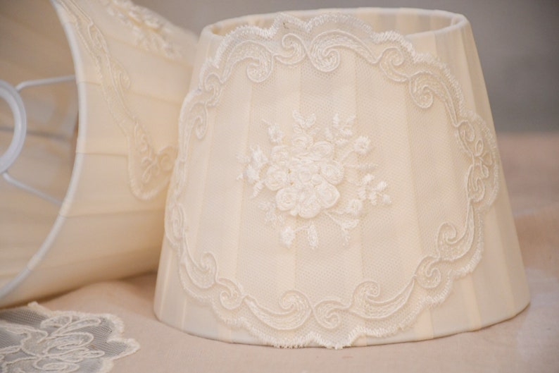 Romantic lampshade in silk and ivory lace image 5