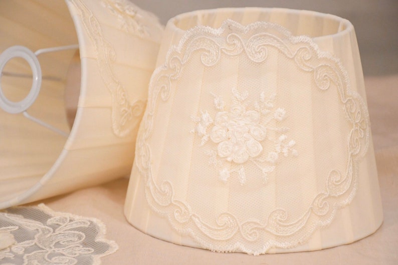 Romantic lampshade in silk and ivory lace image 6