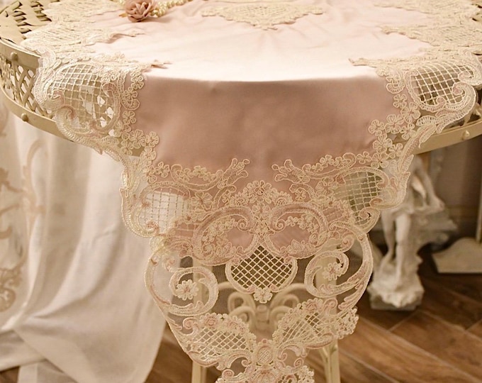 Wonderful runner in pink silk and fine lace with little roses