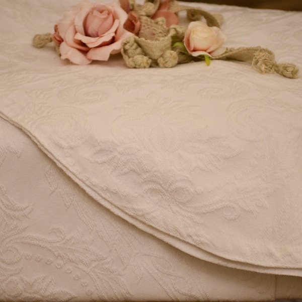 “Botticelli” cotton pique bedspread