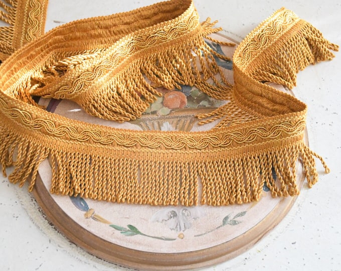 “Elegant” red gold fine trimmings