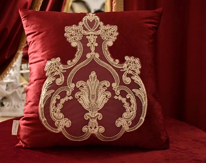 Amaranth/burgundy velvet cushion and precious lace “Ottocento” collection